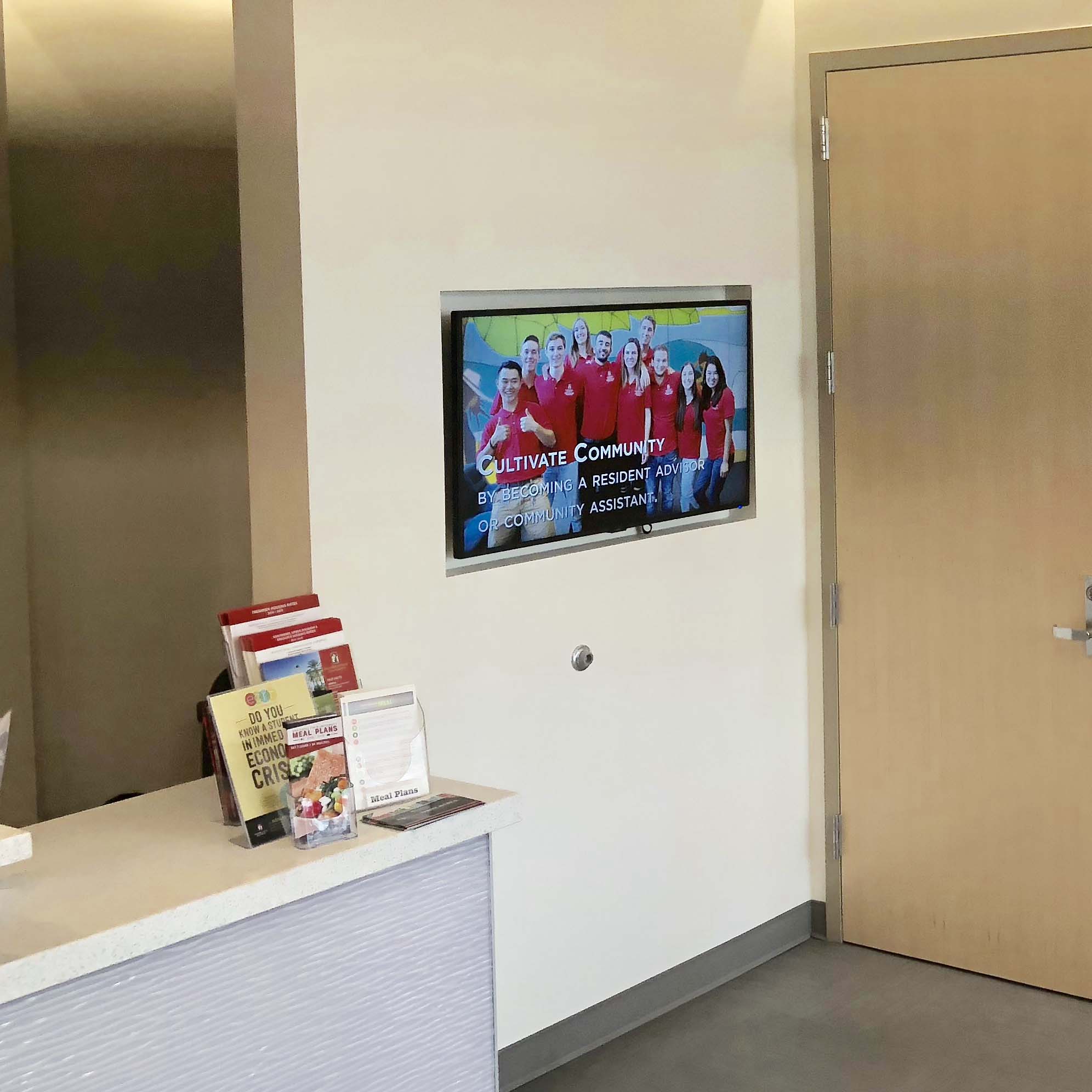Mid-Level Digital Signage All-in-One Package for Lobbies – WITH Installation